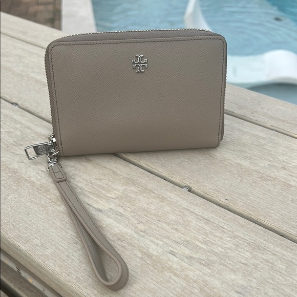 Tory Burch Emerson Mini Wallet/Wristlett - Picture 2 of 6